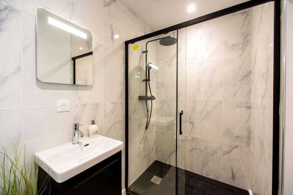 * Love Room Jacuzzi * Aubie-et-Espessas Exterior photo